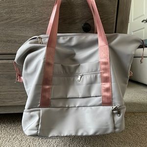 Large gym bag with separate shoe pocket